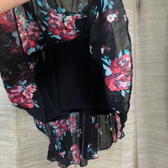 Charlotte Russe Flowy Tank Small - Picture 2 of 4